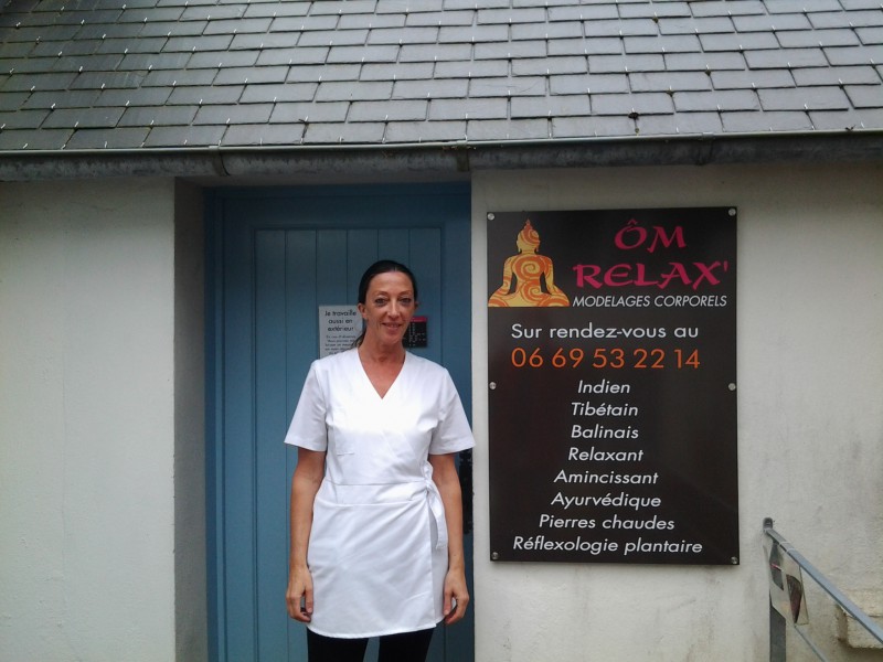 domicile-prestations-massages-modelages-corporels-bien-être-reflexologie-table-de-massage-fouesnant-benodet-om-relax-balinais-thailandais