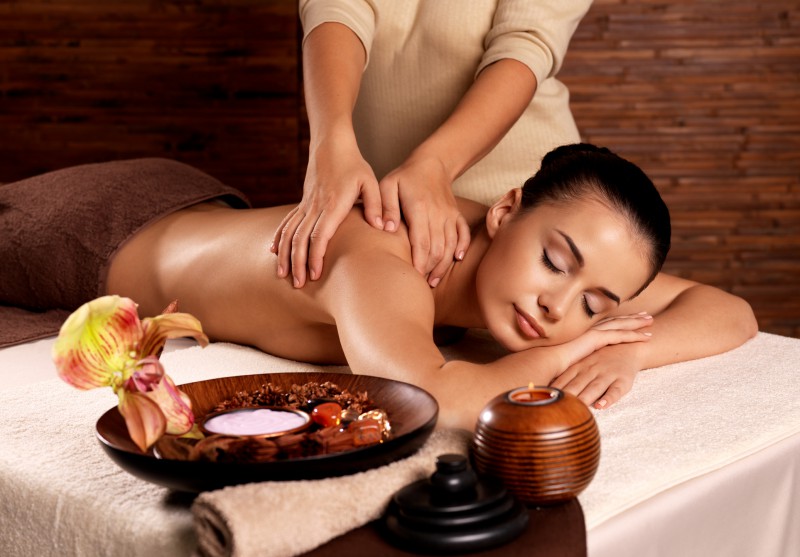 domicile-prestations-massages-modelages-corporels-bien-être-reflexologie-table-de-massage-fouesnant-benodet-om-relax-balinais-thailandais